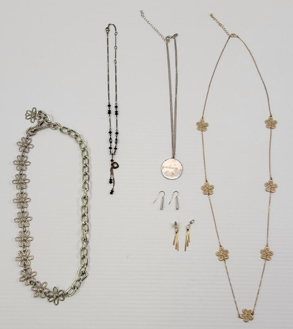 *B9) Mixed Lot of 8 Piece Junk Drawer Costume Jewelry Earrings Necklace Chain